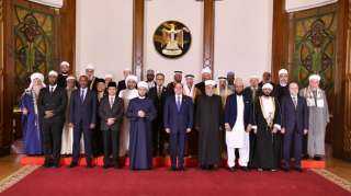 الرئيس السيسي يؤكد أهمية اضطلاع العلماء بدورهم في مواجهة الأفكار المتطرفة والإرهابية