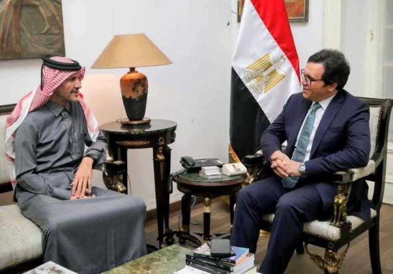 وزير الثقافة يلتقي سفير قطر بالقاهرة لتعزيز التعاون الثقافي وبحث استعدادات العام الثقافي المصري القطري