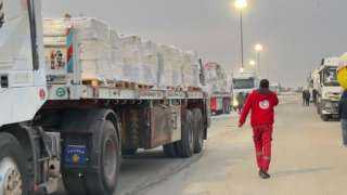 قافلة ”زاد العزة” الـ 121 تدخل إلى الفلسطينيين في قطاع غزة