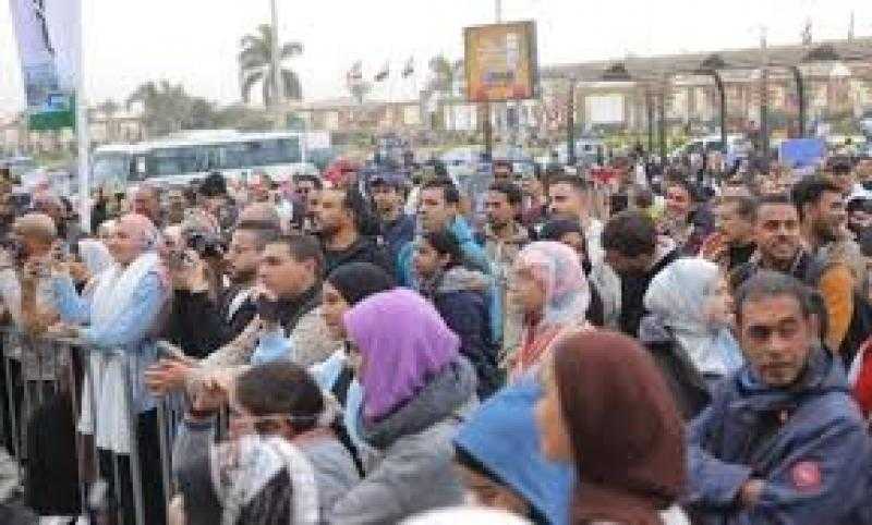 توافد كثيف لزوار معرض القاهرة الدولي للكتاب في ثاني أيام فعاليات دورته السابعة والخمسين