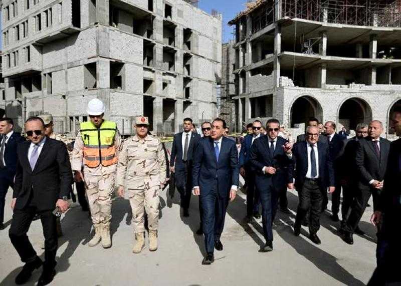 مدبولي: القطاع الطبي يحظى بأولوية مُتقدمة على أجندة عمل الحكومة