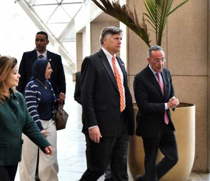 نائب وزير الخارجية الأمريكي ونائب وزير خارجية جمهورية طاجيكستان يزوران المتحف المصري الكبير