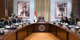 رئيس الوزراء يعقد اجتماعاً لبحث فرص توطين صناعة السيارات وزيادة تنافسية المناطق الحرة