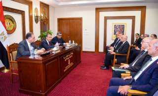 وزير الخارجية يجتمع مع قيادات الوزارة ويتابع سير العمل وتطوير الأداء المؤسسي