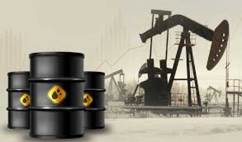 أسعار النفط ترتفع بعد اضطرابات الإنتاج الأمريكي وتصاعد التوتر الإيراني