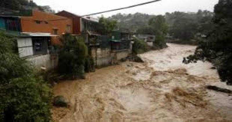 ارتفاع حصيلة ضحايا الانهيارات الأرضية في إندونيسيا إلى 49 قتيلاً