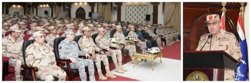 الفريق أول عبد المجيد صقر  يلتقي بعدد من قادة وضباط القوات المسلحة
