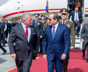 الرئيس السيسي يودع العاهل الأردني بمطار القاهرة الدولي
