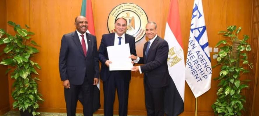 وزير الخارجية ونظيره السوداني يشاركان في احتفالية تكريم الفريق الطبي المصري المشارك في القافلة الطبية إلى السودان