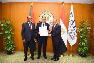 وزير الخارجية ونظيره السوداني يشاركان في احتفالية تكريم الفريق الطبي المصري المشارك... وزير الخارجية ونظيره السوداني يشاركان في احتفالية تكريم الفريق الطبي المصري المشارك في القافلة الطبية إلى السودان