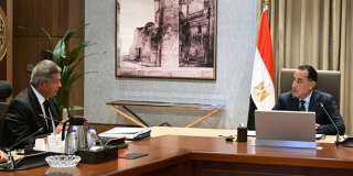 رئيس الوزراء يلتقي رئيس المجلس الأعلى لتنظيم الإعلام ويتلقى التقرير النهائي للجنة تطوير الإعلام المصري