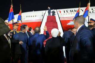 السيدة انتصار السيسي مودعة الرئيس أردوغان وقرينته: ”من أرض الكنانة في وداع ضيوف مصر الكرام”