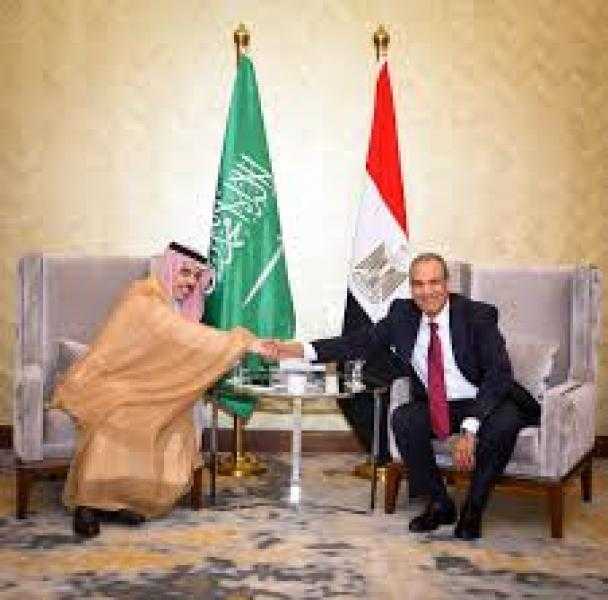 وزير الخارجية ونظيره السعودي يؤكدان مجددا أهمية تنفيذ استحقاقات المرحلة الثانية من خطة ترامب بشأن غزة