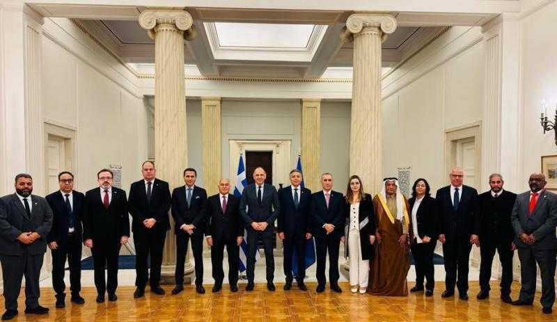 سفير مصر لدى اليونان يلتقي والسفراء العرب بوزير خارجية اليونان