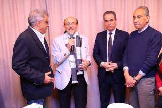 ”مرفوع مؤقتاً من الخدمة ” .. مسلسل إذاعي جديد بطولة الفنان الكبير محمد صبحي