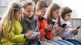 أوروبا على أعتاب حظر شامل لوسائل التواصل الاجتماعي للأطفال