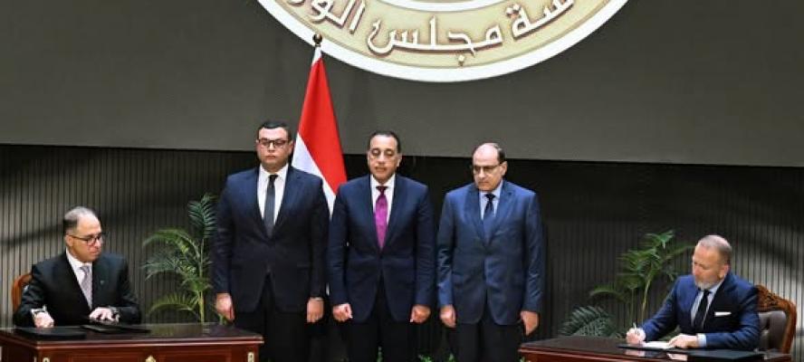 رئيس الوزراء يشهد مراسم توقيع ثلاث اتفاقيات تعاون وشراكة إستراتيجية بين المُطور الرئيسي للمشروع وعددٍ من الشركاء الدوليين