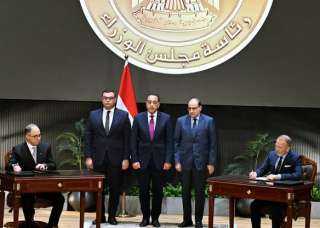 رئيس الوزراء يشهد مراسم توقيع ثلاث اتفاقيات تعاون وشراكة إستراتيجية بين المُطور الرئيسي للمشروع وعددٍ من الشركاء الدوليين