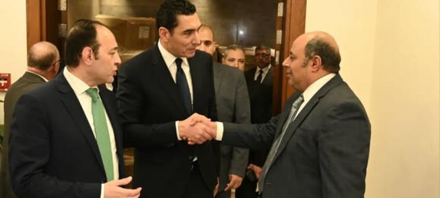 وزير الشباب والرياضة يتفقد قطاعات الوزارة في أول أيام عمله