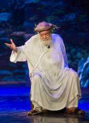 ”الملك لير” يختتم موسمه المسرحي بالمسرح القومي 15 فبراير بعد نجاح جماهيري لافت