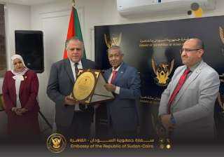 سفير السودان بالقاهرة يؤكد حرص بلاده على تعزيز آفاق الشراكة الاستراتيجية مع مصر في مختلف المجالات