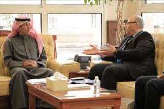 سفير مصر لدى الكويت يبحث مع وزير الأوقاف الكويتي تعزيز التعاون المشترك