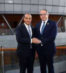 وزير الخارجية يلتقي مع الدكتور خالد العناني مدير عام منظمة اليونسكو