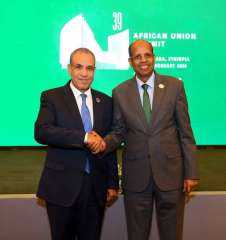 وزير الخارجية يلتقي رئيس مفوضية الاتحاد الأفريقي على هامش قمة الاتحاد الأفريقي