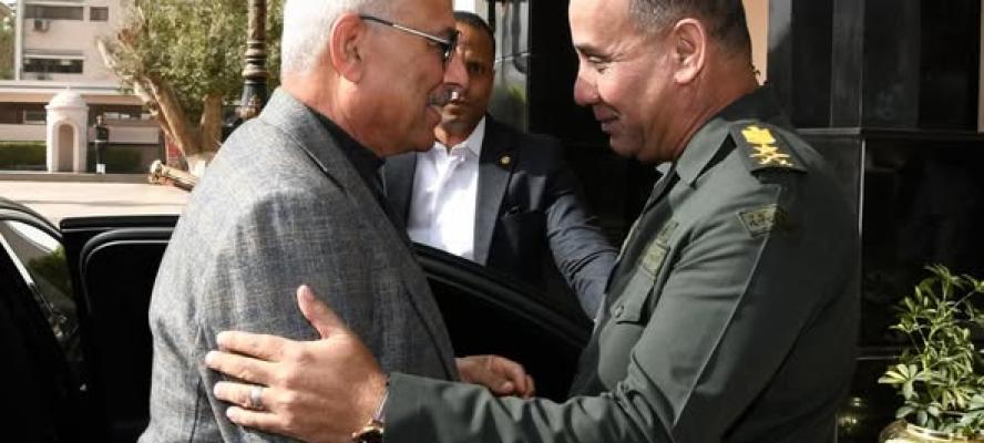 القوات المسلحة تجرى مراسم تسليم وتسلم القيادة فى تقليد عسكرى أصيل