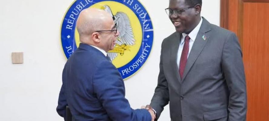 وزير خارجية جنوب السودان يبحث مع السفير المصرى في جوبا العلاقات الثنائية في إطار مبادرة حوض النيل