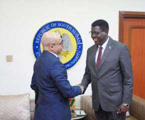 وزير خارجية جنوب السودان يبحث مع السفير المصرى في جوبا العلاقات الثنائية في إطار مبادرة حوض النيل