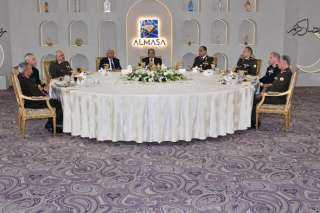 عاجل.الرئيس السيسى يتناول الإفطار مع قادة القوات المسلحة