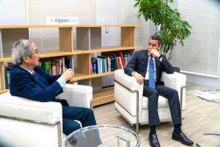 سفير مصر بطوكيو يجرى حوارًا إعلاميًا مع مؤسسة Nippon