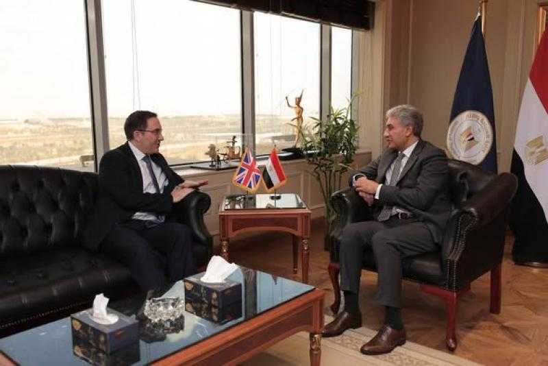 وزير السياحة والآثار يبحث مع سفير المملكة المتحدة بالقاهرة سبل تعزيز التعاون المشترك بين البلدين في مجالي السياحة والآثار