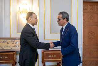 السفير المصري لدى تونس يلتقي برئيس المجلس الوطني للجهات والأقاليم