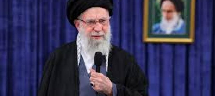 الخارجية الإيرانية تنفى أنباء مقتل خامنئى.. وتؤكد: المرشد الأعلى بخير