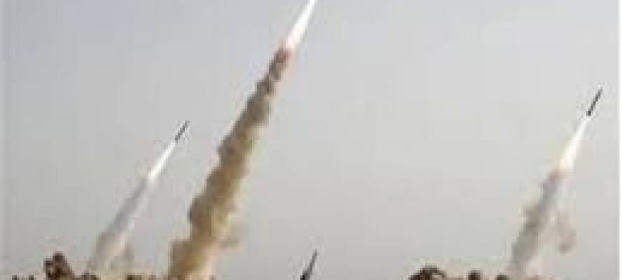 رشقة صاروخية مزدوجة من لبنان وإيران تستهدف عدة مناطق في إسرائيل