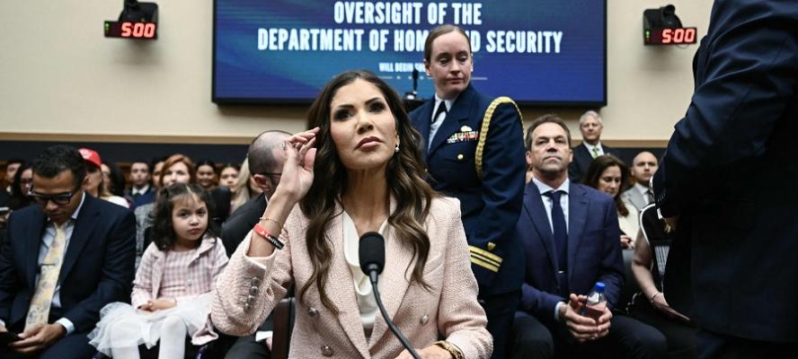 ترامب يقيل وزيرة الأمن الداخلي كريستي نويم