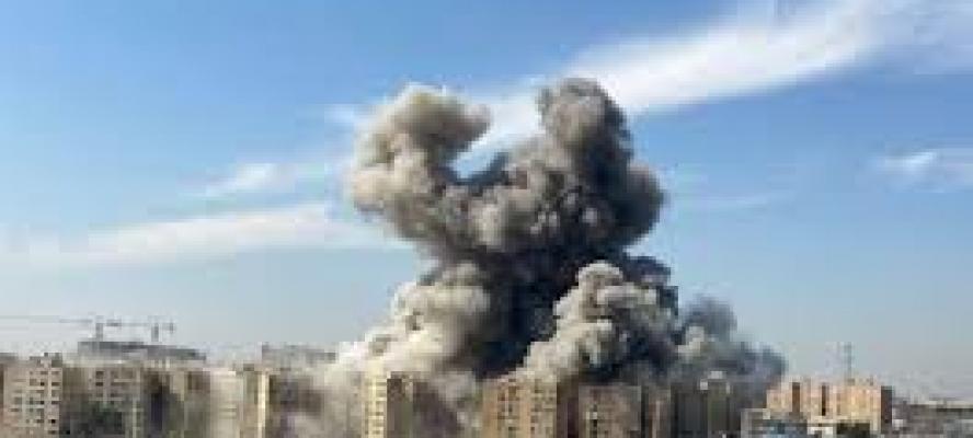 ”واشنطن بوست”: تقرير استخباراتي يحذر من أن الحرب الكبرى لن تطيح بالنظام الإيراني