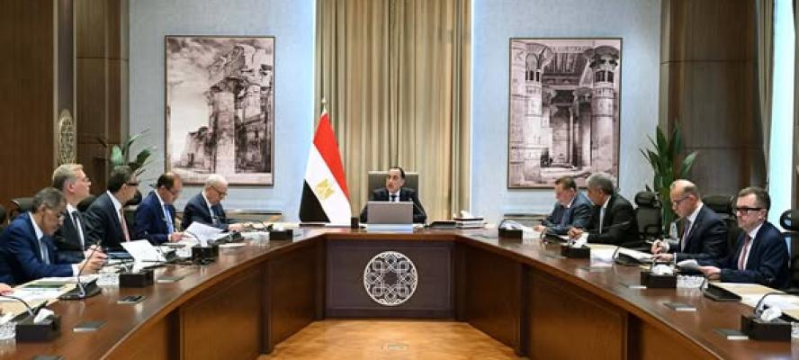 رئيس الوزراء يترأس اجتماع لجنة إدارة الأزمات المركزية