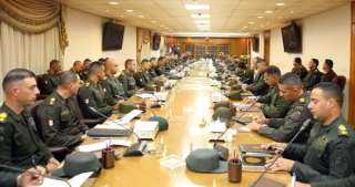 وزير الدفاع والإنتاج الحربي يلتقي عددًا من قادة الوحدات والوحدات الفرعية بالجيشين الثاني والثالث الميدانيين