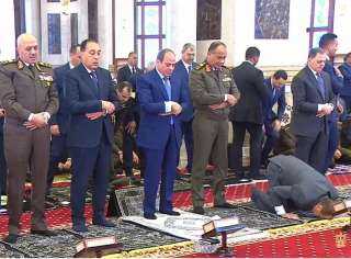 الرئيس السيسي يؤدي صلاة الجمعة بمسجد المشير طنطاوي بمناسبة يوم الشهيد