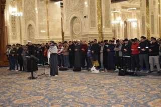 مسجد مصر بالعاصمة الإدارية يختتم «الليالي الرمضانية» وسط حضور كبير للأسر