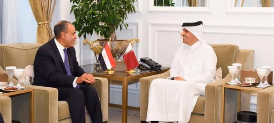 وزير الخارجية يعقد مباحثات مع نظيره القطري في الدوحة في ظل التصعيد العسكري بالمنطقة