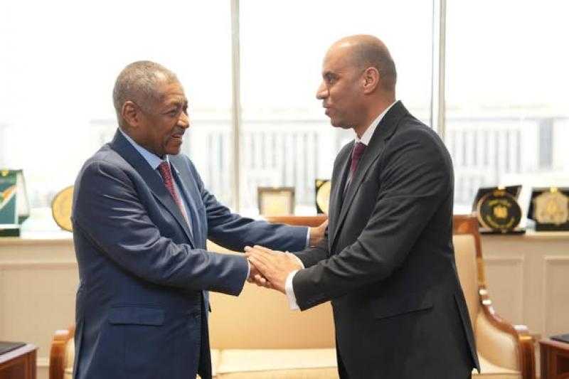 وزير العمل يلتقي السفير السوداني بالقاهرة لبحث التعاون في تدريب الكوادر السوادنية وتأهيلها لسوق العمل السوداني