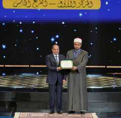 الرئيس السيسي يكرم الفائزين في برنامج دولة التلاوة