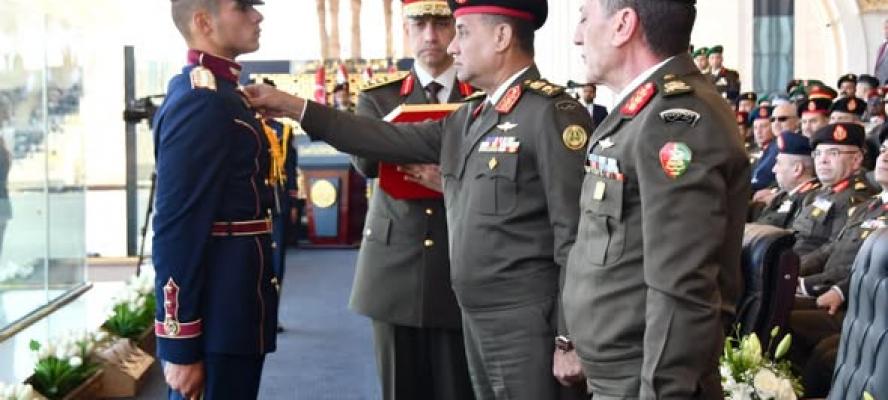 وزير الدفاع والإنتاج الحربى يشهد حفل إنتهاء فترة الإعداد العسكرى لطلبة الأكاديمية العسكرية المصرية والكليات العسكرية
