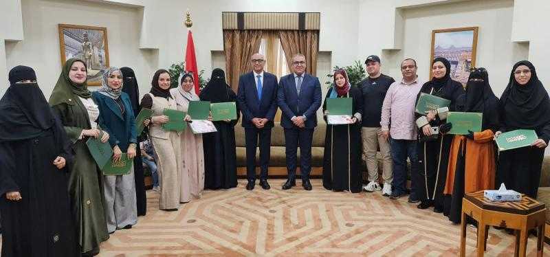 تكريم الام والمعلمة المصرية بمناسبة اليوم العالمي للمرأة وعيد الأم بالمكتب الثقافي التعليمي المصري بمقر القنصلية العامة المصرية بجدة