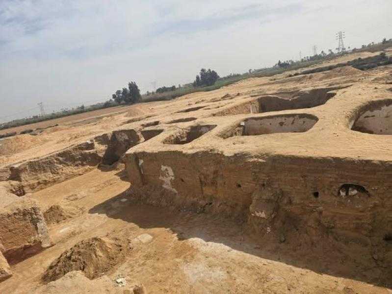 وزارة السياحة والآثار: - الكشف عن مبنى أثري يرجع إلى بدايات الرهبنة القبطية خلال القرن الخامس الميلادي