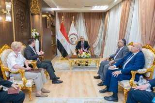 وزير الدولة للإنتاج الحربي يستقبل السفير البريطاني بالقاهرة لبحث أوجه التعاون المشترك